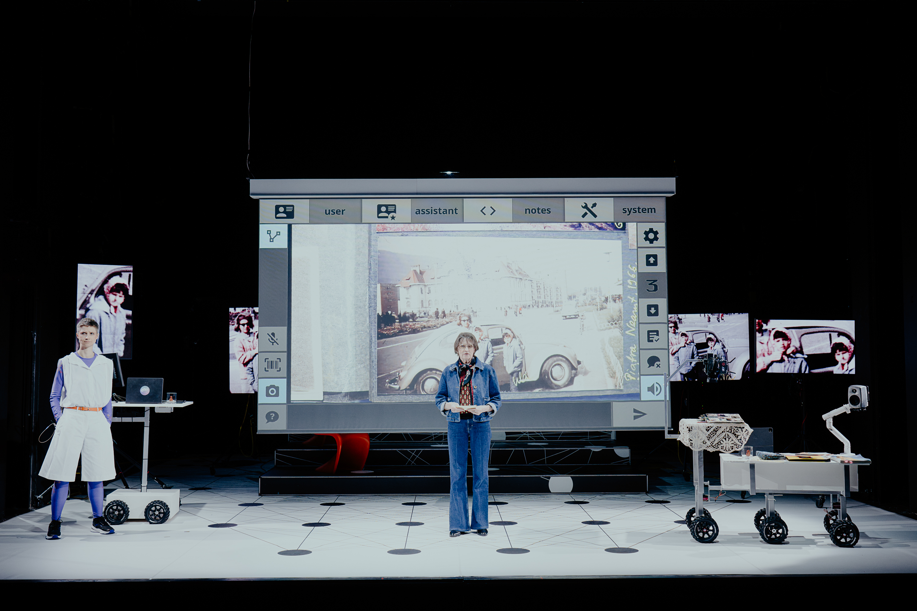 Use in the context of the piece (announcement, review, etc.) is free, as well as publications up to 100 copies (e.g. scientific papers). For any other use, please contact the photographer.